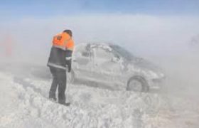 نجات ۱۱ نفر گرفتار شده در برف گردنه گله بادوش
