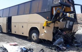 تصادف اتوبوس با تریلر ۱۳ مجروح به‌دنبال داشت